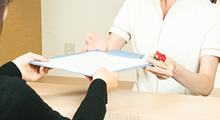 1.受付・問診票に記入